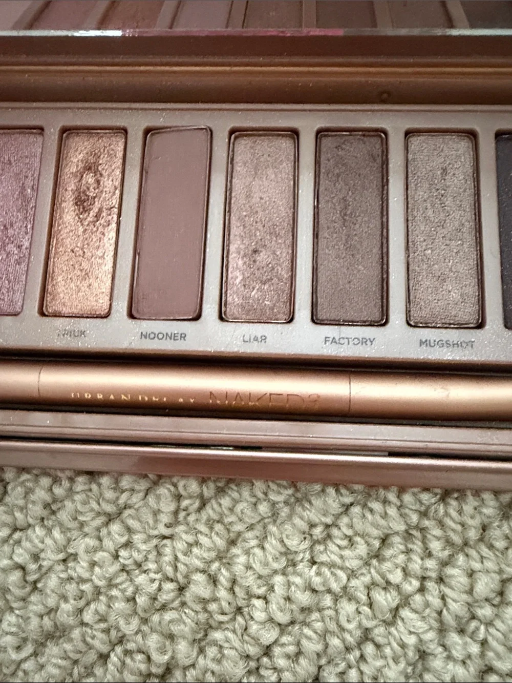 Urban Decay Naked3 Rose-Toned Eyeshadow Palette